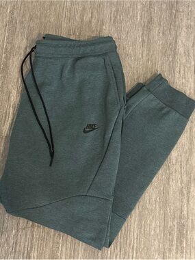 Nike Tech Fleece Joggers Micca Green